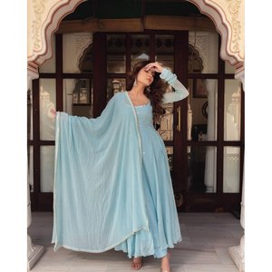 Vestido de Diseñador en Georgette con Trabajo a Mano, Listo para Usar, con Dupatta Color Cielo - Product Image 2