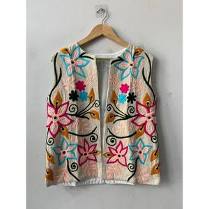 Amorzinho – Gilet court sans manches en coton naturel brodé à la main, col en V, respirant, pour femme - Product Image 1