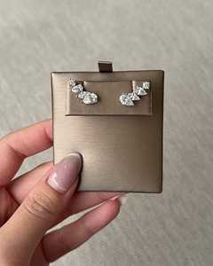 Pendientes de tuerca con diamantes de laboratorio de corte pera de 2 quilates, engastados con puntas, de oro macizo de 10K, 14K, 18K, certificados por IGI, de lujo, color D, blancos - Product Image 3