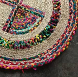 Tapis et carpettes ronds tressés en jute et chindi pour la décoration du salon - Product Image 4