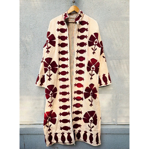 Chaqueta Larga de Terciopelo Beige Bordada para Mujer, Estilo Vintage con Diseño Floral, para Invierno, Ropa de Dormir, Bata, Ropa de Fiesta - Product Image 1