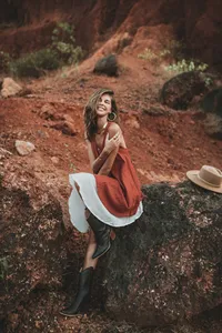 Vestido Midi de Algodón para Mujer al por Mayor, Sin Mangas, con Capas, Ajuste Holgado, Dobladillo Asimétrico, Estilo Bohemio Casual de Verano - Product Image 3