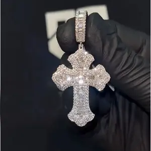 Colgante de cruz de plata de ley 925 con incrustaciones de circonitas, corte baguette, estilo hip hop, religioso, cristiano, con piedra de moissanita - Product Image 2