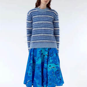 Pull en tricot décontracté pour femmes au design haut de gamme - Collection d'hiver moderne, style tendance, haute qualité - Product Image 2