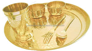 Ensemble de thali en laiton de conception internationale de premier choix et thali en cuivre de forme lune, ensemble de vaisselle de haute qualité - Product Image 2