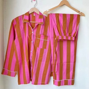 Ensemble de pyjama rayé pour femme, coupe ample, col rabattu, fermeture boutonnée, tenue décontractée d'été, rose et orange, tissé - Product Image 3