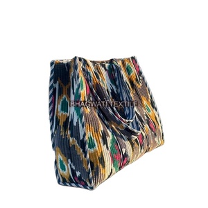 Sac à provisions en coton à imprimé floral fait à la main grand sac à provisions Kantha sac fourre-tout matelassé cadeaux abordables pour femmes pour elle - Product Image 2