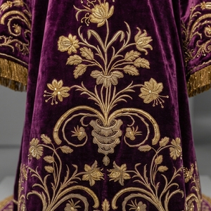 Vestimenta Litúrgica de Terciopelo Morado Bordada a Mano con Oro de Lujo, Sakkos para Clérigos de Iglesia, Túnica Ceremonial para Sacerdotes Ortodoxos - Product Image 6