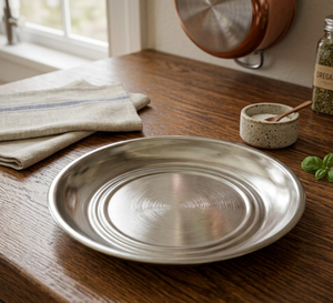 Assiette de service ronde en acier inoxydable, finition polie, compatible lave-vaisselle, design minimaliste pour les fêtes et la maison - Product Image 2