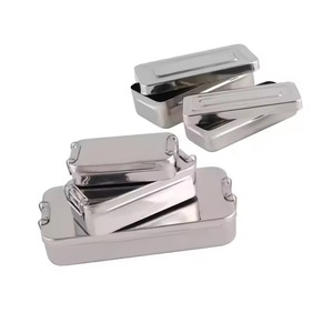 Caja de Almacenamiento de Instrumentos Quirúrgicos Manuales de Acero Inoxidable de Alta Calidad Holloware con Ganchos Seguros de Mahfooz Instruments - Product Image 1