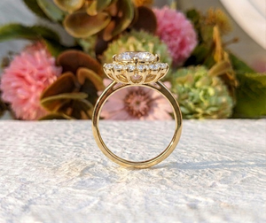 Anillo de Compromiso con Diamante Cultivado en Laboratorio de 2.25 Quilates, Certificado IGI, Oro Amarillo Sólido de 14K, Diseño Floral Vintage con Halo - Product Image 4