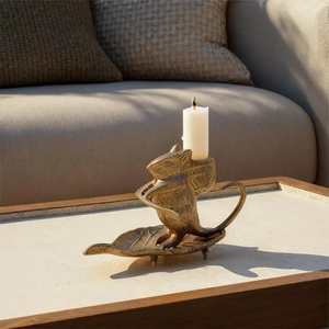 Portavelas de diseño elegante, retro, de aluminio fundido con revestimiento de latón oscuro, creativo, con forma de rata, ofrece personalizaciones con forma de animal. - Product Image 6