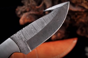 Couteau de chasse et de camping avec lame en acier Damas pour la préparation de la viande en milieu sauvage et les besoins de coupe en forêt – Couteau à lame fixe OEM - Product Image 4