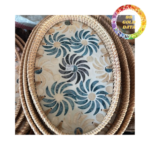 Plateau de service en rotin écologique fait main avec incrustations de feuilles |   Décoration florale en nacre tricotée pour mariage et maison - Product Image 4