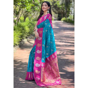 Sari en soie bleue douce avec des robes de cocktail élégantes contrastées tissées en zari - Product Image 1