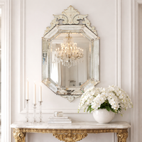Miroir octogonal vénitien de luxe avec couronne et panneaux en verre biseauté, décor floral gravé, miroir mural décoratif antique pour la maison