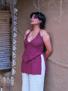 Haut court en dentelle crochetée fait main pour femme, style bohème chic, dos nu, en coton, sans manches, idéal pour les festivals d'été et les soirées - Product Image 6