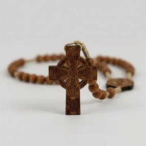 Rosario Católico Ecológico de Madera de Caoba con Cruz Colgante, Diseño Tallado y Grabado - Product Image 2
