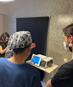 Laser a Diodi 980nm 1470nm 77W per Endolifting e Lipolisi |   Iniezione di Limone in Bottiglia |   Macchina per Dimagrimento con Iniezioni per la Perdita di Peso - Product Image 3