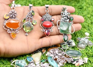 Collares con Colgante de Latón Cristiano Vintage para Mujer, Hechos a Mano, Chapados en Plata Antigua, con Piedras Preciosas Naturales Surtidas, para Fiestas Religiosas - Product Image 5
