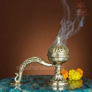 Brûleur d'encens Dhoop Dani en laiton artisanal avec couvercle et poignée, coupe traditionnelle indienne pour Pooja Havan, pour l'exportation, vente en gros, décoration intérieure - Product Image 2