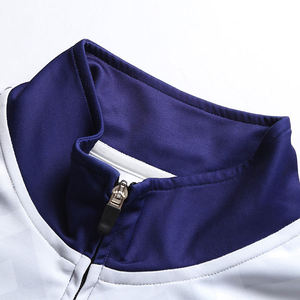 Ensemble de survêtement de football personnalisé pour homme – Vêtements de sport respirants pour l'entraînement de football – Veste à fermeture éclair intégrale et pantalon fuselé élastique - Product Image 3
