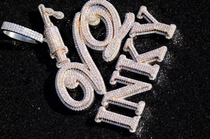 Collier Pendentif de Luxe Unisexe en Moissanite et Diamant Naturel Faits Main de Haute Qualité pour Fiançailles, Mariage, Anniversaire, Style Ice Craft - Product Image 4