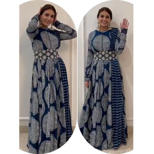 ชุดราตรีพิมพ์ลายดิจิทัลผ้าจอร์เจียแฟนซีสวยงามพร้อม dupatta + เข็มขัดคาดเอวสีฟ้า - Product Image 1