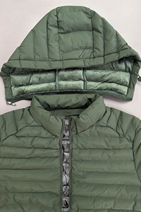 OEM CUSTOM LOGO HIGH QUALITY DOWN PUFFER <b>COAT</b> MEN'S TREND HOODED <b>THICK</b> JACKET CUSTOM <b>WINTER</b> BOMBER SHINY MEN'S PUFFER JACKETS - Product Image 3