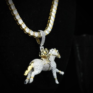 Colgante de Hip Hop con Figura de Jinete |   Charm de Plata de Ley 925 con Incrustaciones de Moissanita VVS |   Joyería de Lujo con Pedrería para Hombre |   Regalo de Navidad - Product Image 2