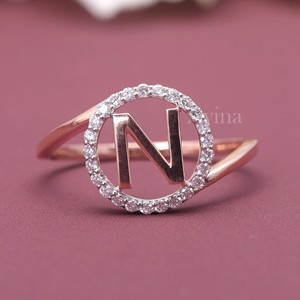 Anillo con Letra Inicial N de Diamante Redondo Cultivado en Laboratorio con Certificado IGI, Oro Rosa/Blanco y Amarillo de 18K, Anillo de Diamante con Letra del Alfabeto Personalizado - Product Image 1