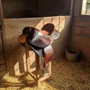 Selle Western Artisanale de Haute Qualité |   Construction en cuir durable |   Équipement de confort idéal pour la conduite sur sentiers et dans les ranchs |   2026 Premium - Product Image 3