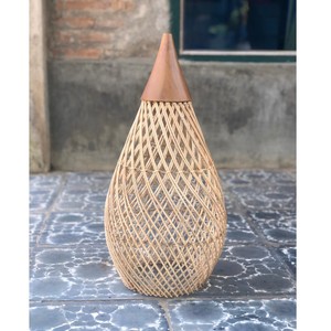 Lámpara Colgante Moderna y Ecológica de Bambú, Fabricada a Mano con Ratán y Base de Madera de Teca, para Diseño de Interiores de Restaurantes - Product Image 5