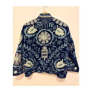 Chaqueta de Terciopelo con Bordado Suzani Estilo Indio de la Mejor Calidad, Prenda Exterior Étnica Bohemia Hecha a Mano, a la Moda - Product Image 3
