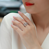 Bague de luxe en moissanite à plusieurs couches torsadées pour femme, sertie de pierres étincelantes, élégante, bijou de mode, cadeau
