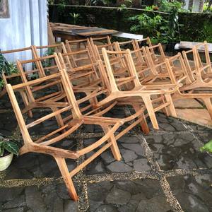 Fauteuil bas moderne et durable en teck massif, style mi-siècle, avec rotin tressé à la main, pour salon, hôtel ou villa. - Product Image 6