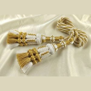 Badges à pompons personnalisés en tissu/fil électrique avec épingle de sûreté, légers et durables pour l'habillement - Product Image 3