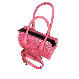 Sac de voyage en cuir de luxe style western, rose, avec embossage floral et fermeture éclair - Product Image 2