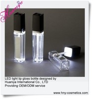 Gloss à lèvres liquide imperméable avec lumière LED et miroir (formule chimique plastique rose 8,5 ml, bouchon à vis)
