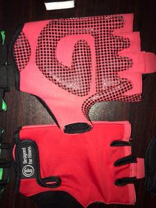 Gants de sport personnalisés à demi-doigts pour femmes et filles, antidérapants avec grip en silicone, rembourrés, pour fitness, musculation, cyclisme et entraînement - Product Image 4