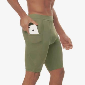 Shorts pour homme vert olive, séchage rapide, anti-plis, poches avant, taille mi-haute, coupe élastique, style décontracté sport, en tissu polyester toile - Product Image 1
