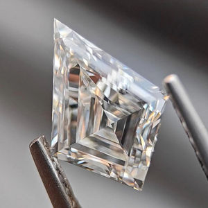 Diamant de laboratoire de 2,00 carats en forme de cerf-volant, certifié IGI, couleur F, clarté VVS2, diamant de laboratoire non monté pour bijoux personnalisés - Product Image 1