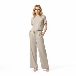 Conjunto de punto cómodo para mujer, estilo urbano de verano, top de manga corta y pantalones anchos con cordón, dos piezas informales. - Product Image 2