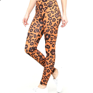 Ensemble de yoga imprimé léopard 2 pièces : Leggings taille haute et crop top dos nageur en Spandex et Polyester extensible dans les quatre sens - Product Image 4