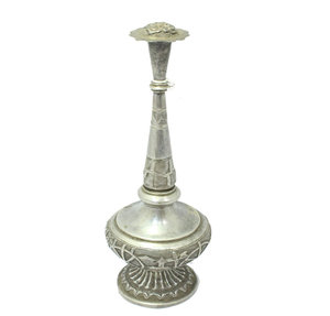 Recipiente compacto de latón pulido con motivos florales grabados en el tapa y la base. para rituales de iglesias y templos - Product Image 6