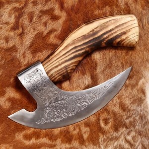 Hacha Tomahawk con hoja de acero forjado, cortador de pizza, hacha de supervivencia con mango de madera de fresno, cabeza con diseño decorativo. - Product Image 1