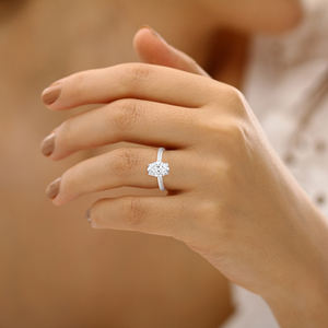 Bague de fiançailles pour femme en moissanite ovale de 1,51 CTW de qualité supérieure, plaquée rhodium, style minimaliste en argent sterling 925 pour offrir en cadeau - Product Image 4