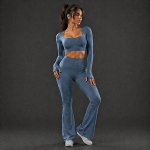 Ensemble de yoga premium pour femme : Leggings évasés taille haute et crop top à manches longues, respirant, extensible, séchage rapide, avec logo frontal, vêtements de fitness - Product Image 1
