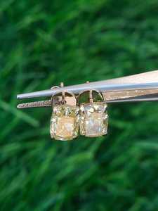 Boucles d'oreilles clous en argent sterling 925 plaqué jaune avec moissanite jaune taille coussin fantaisie pour mariage et soirée - Product Image 4