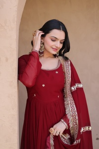 Traje Anarkali tradicional indio-pakistaní para mujer, largo hasta el suelo, con bordado dorado y dupatta, para ocasiones de boda. - Product Image 3